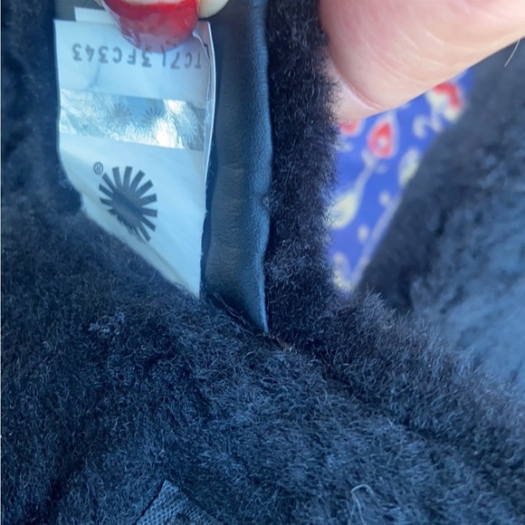 ❤️ UGG Fuzz Yeah Plush Black Slides / Slippers / Sandals ❤️ - Picture 13 of 13